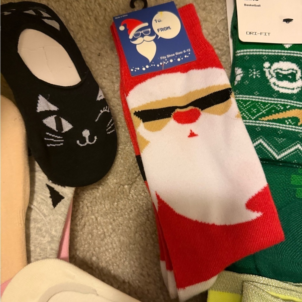 Huge bundle Of Random Socks - Picture 5 of 5